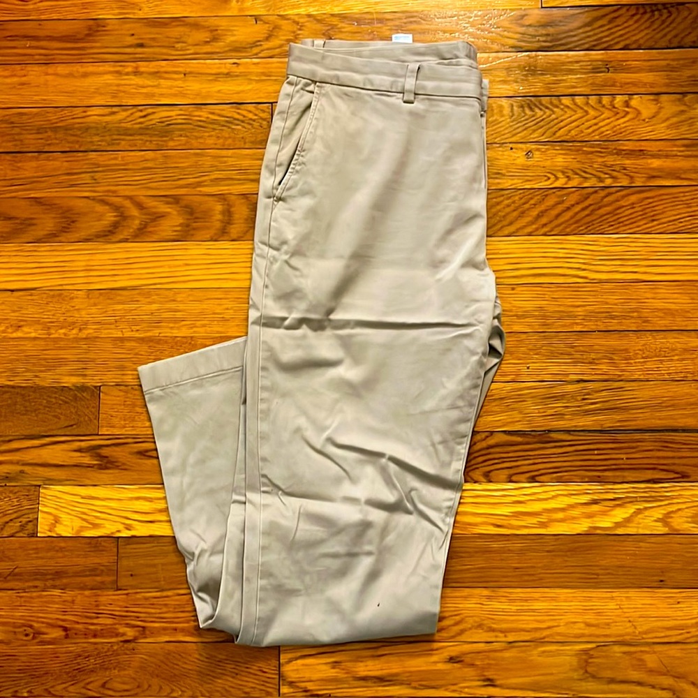 Vineyard Vines 34x32 Khaki-Color Breaker Pant. Standard fit.
